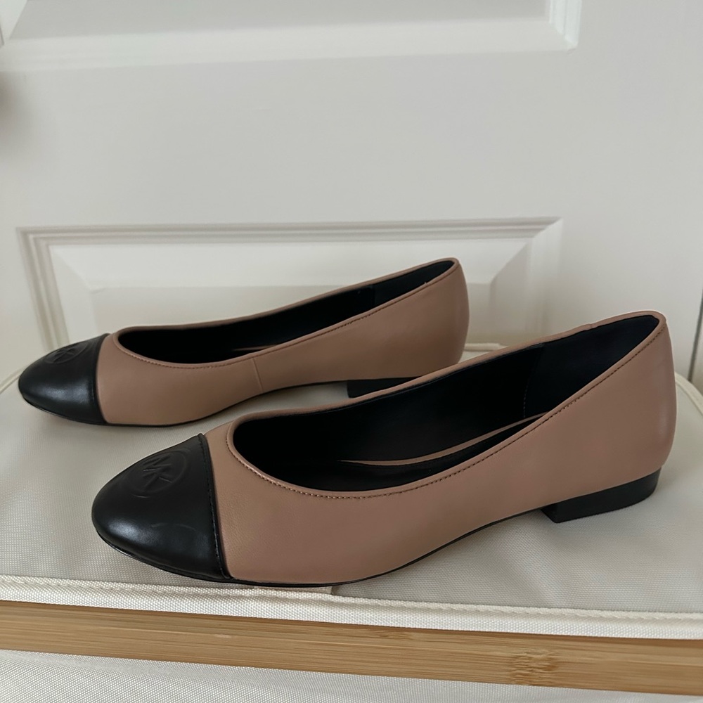 Michael Kors Women Cap Toe Ballet Flats - 8M